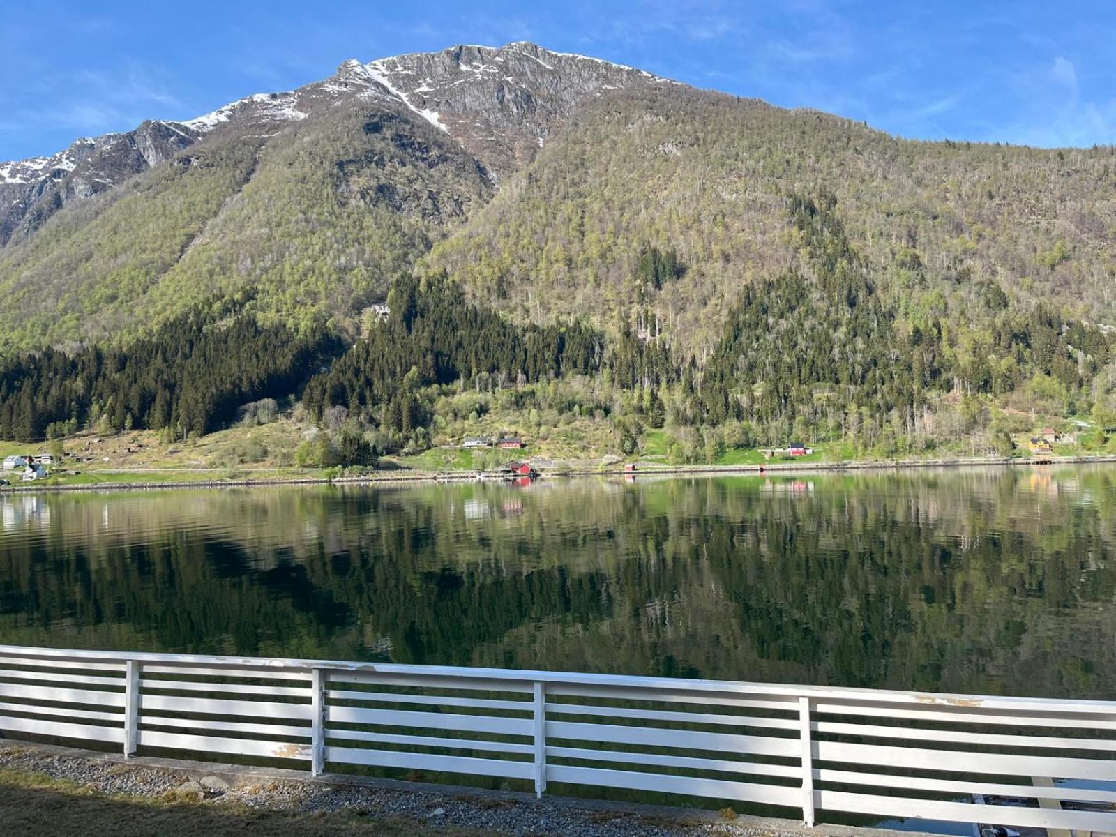 Der Fjordtraum In Balestrand Direkt Am Wasser Exteriör bild